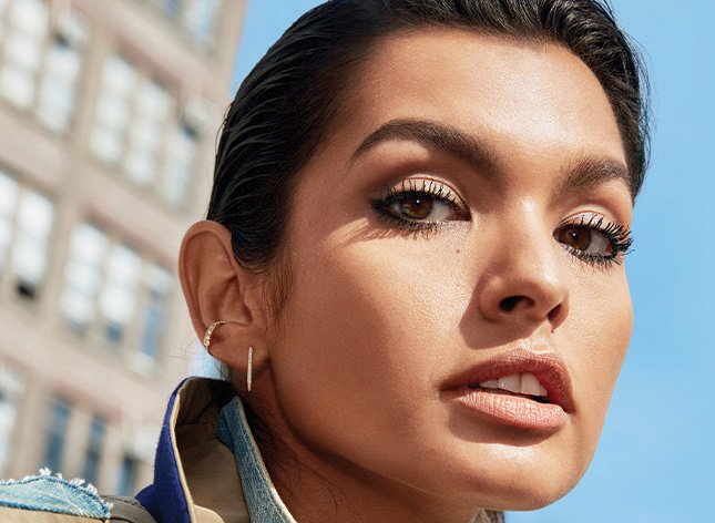 Maybelline Model, Violet, wearing Express Brow 