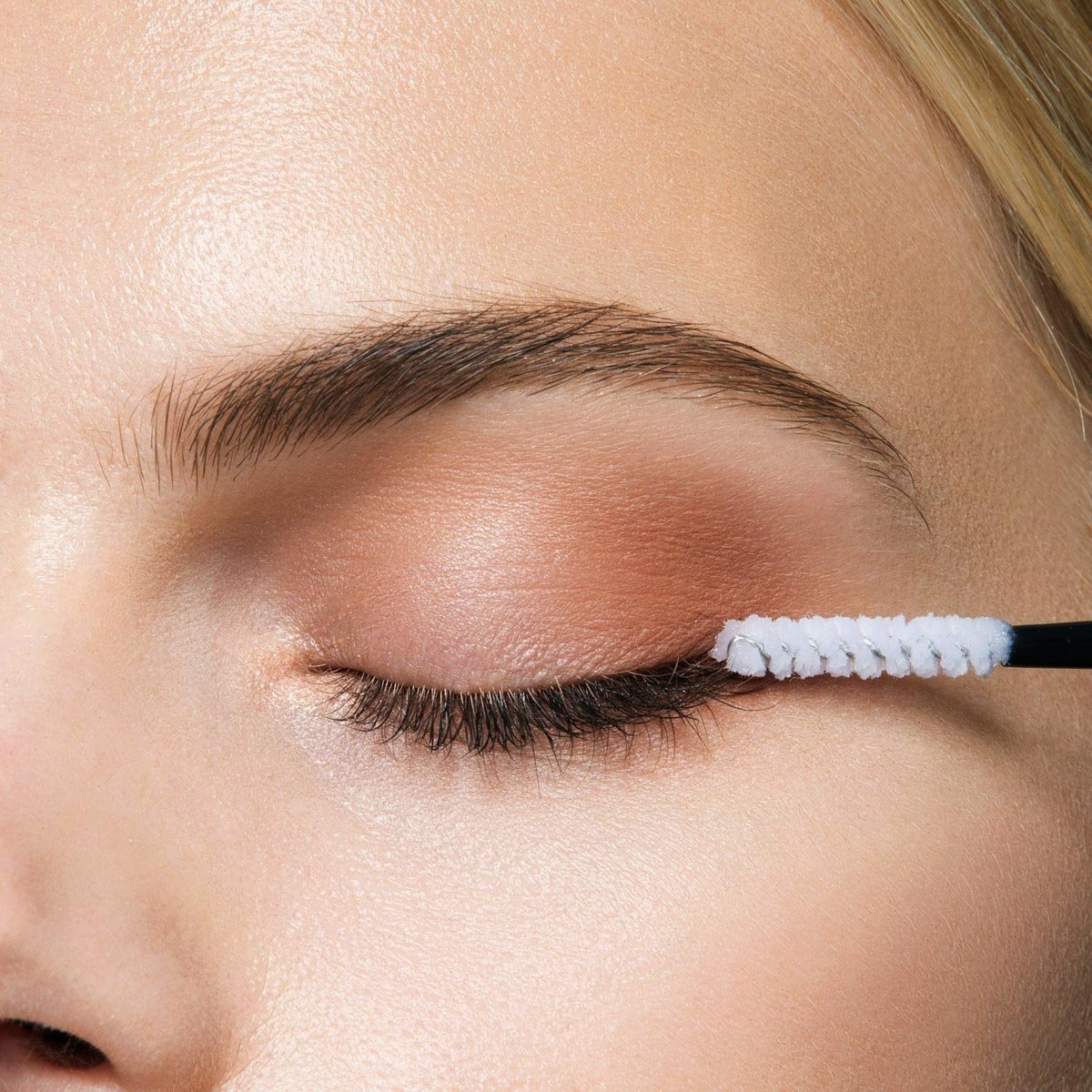 Maybelline Lash Boosting Sensational Serum VAIHE 4